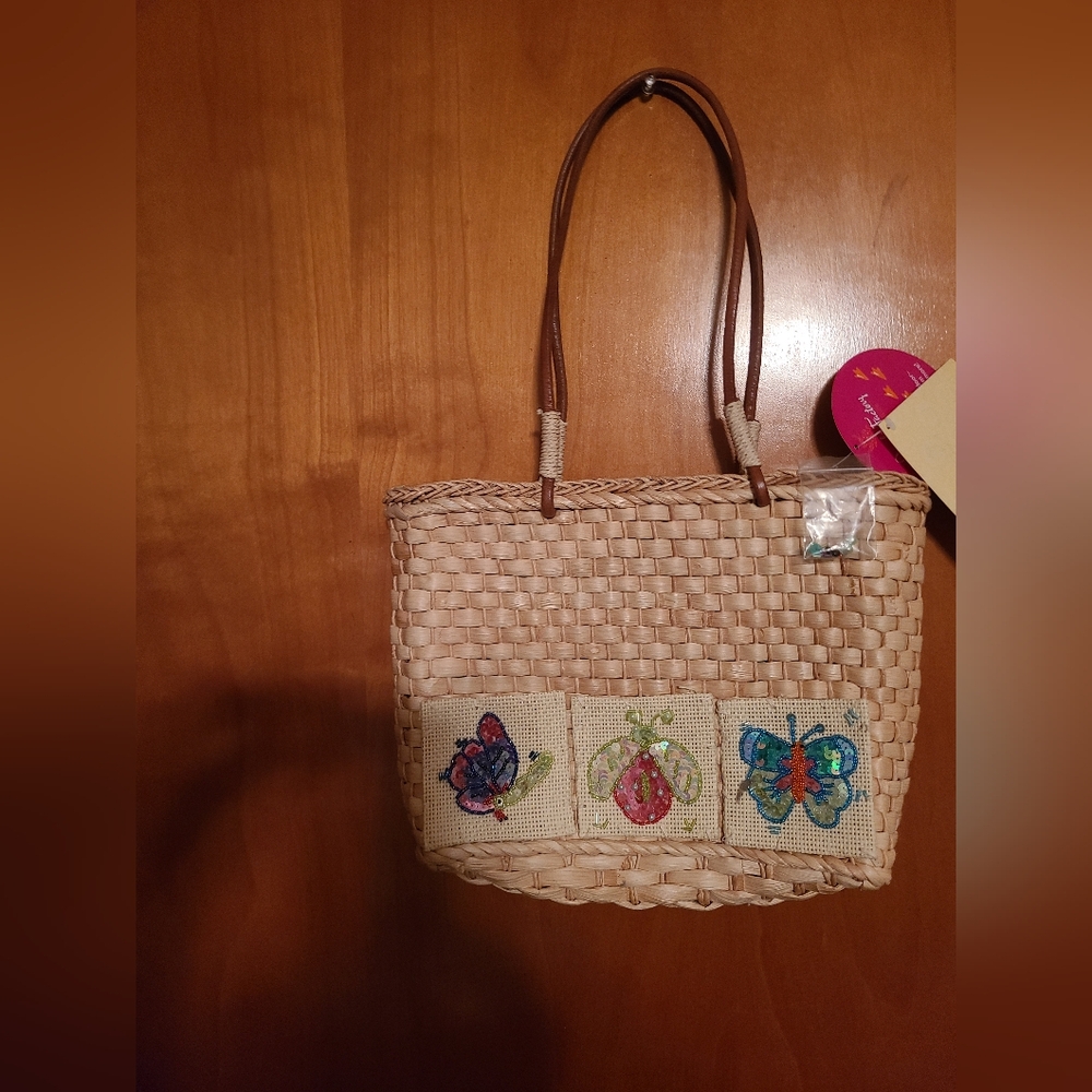 NWT Festive straw purse/tote. Sequins. Snap closure. Straw, leather straps